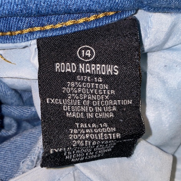 Road Narrows N.Y.C. Boy’s Distressed White Wash Jeans - Picture 4 of 4